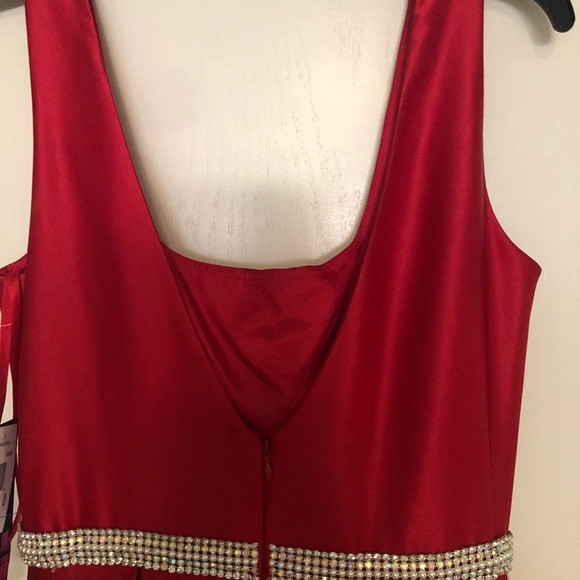 NWT red formal dress. $150 unaltered and unworn - Picture 6 of 8
